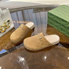 구찌 스웨이드 뮬 샌들