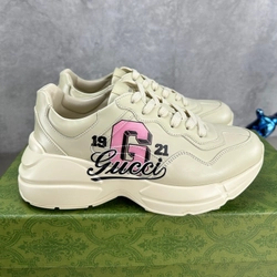 구찌 라이톤  로고 레더 스니커즈