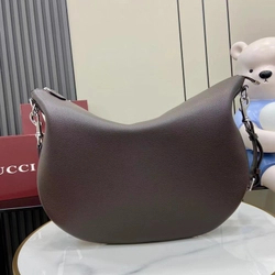 구찌 B 라지 숄더백 ‎800194