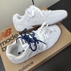 뉴발란스 X 미우미우 콜라보 530 화이트 스웨이드