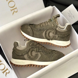 디올 C'est Dior 에크루 스웨이드 스니커즈