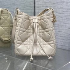 디올 디 모션 미디엄 호보 버킷백 DR09463