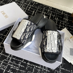 디올 윈더 슬리퍼