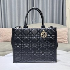 디올 북 토트 레더 스트랩 미디움