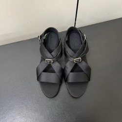 로로피아나 유키 샌들