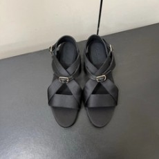 로로피아나 유키 샌들