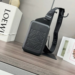 로에베 스무스 카프스킨 몰디드 힙색