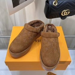 루이비통 아스펜 시어링 퍼 플랫폼 클로그 뮬