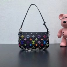 루이비통 x 무라카미 포쉐트 악세수아 M13663