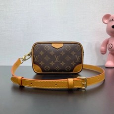 루이비통 트로카데로 웨어러블 월릿 M14058