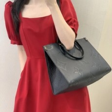 루이비통 온더고 MM 블랙