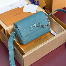 루이비통 스티머 웨어러블 월렛 베르도 M13889