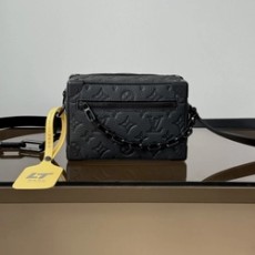 루이비통 미니 소프트 트렁크 블랙 M55702