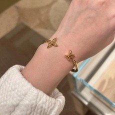 루이비통 뱅 플라워 루이제트 시그니처