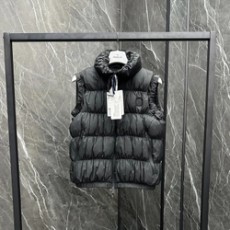 몽클레어 Apriate 다운 베스트 블랙