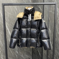 몽클레어 Parana 쇼트 다운 블랙