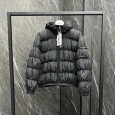 몽클레어 메돈테 숏 다운 패딩 블랙