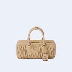 미우미우 라지 아르카디 마테라쎄 나파 가죽백 베이지