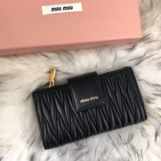 미우미우 마테라쎄 지갑