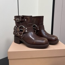 미우미우 룩 가죽 부티 브라운