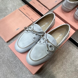 미우미우 블리치드 가죽 로퍼