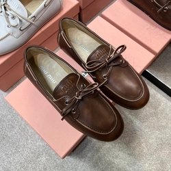 미우미우 블리치드 가죽 로퍼 브라운