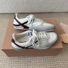 미우미우 25년 최신상 스니커즈