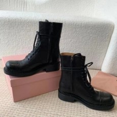 미우미우 블랙 워커