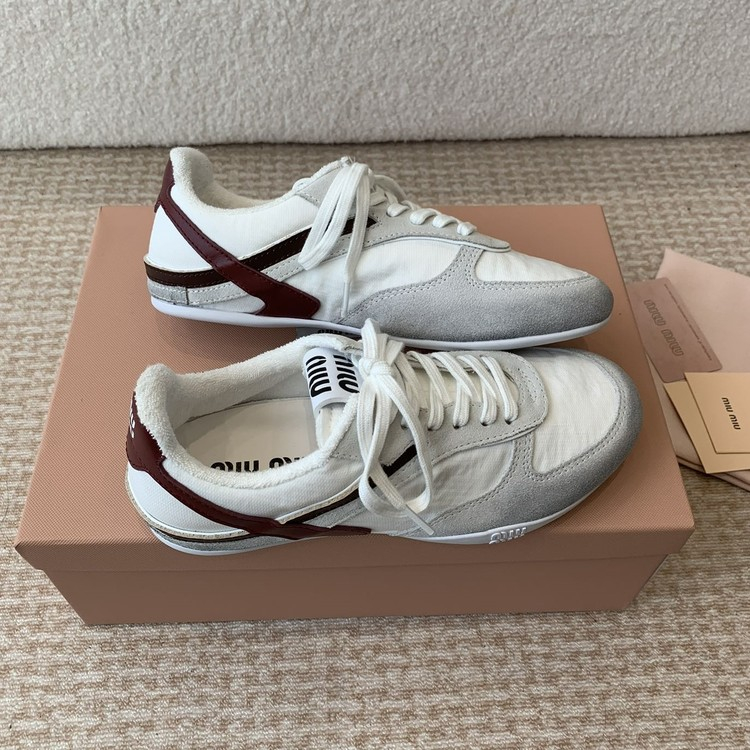 미우미우 25년 최신상 스니커즈