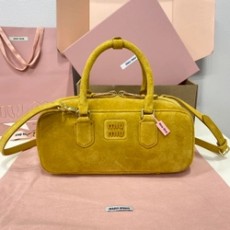 미우미우 라지 아르카디 스웨이드