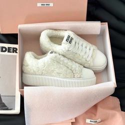 미우미우 시어링 스니커즈