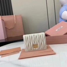 미우미우 마테라쎄 포켓 반지갑