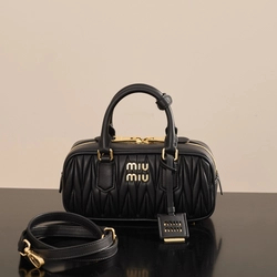 미우미우 미니 아르카디 마테라쎄 나파 가죽백 블랙