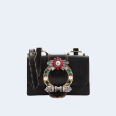 미우미우 크리스탈 버클 플랩 숄더백 블랙브라운