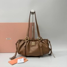 미우미우 레더 조이 백