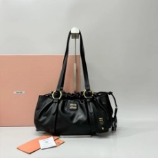 미우미우 레더 조이 백