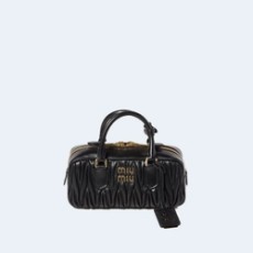 미우미우 레귤러 아르카디 마테라쎄 나파 가죽백 블랙