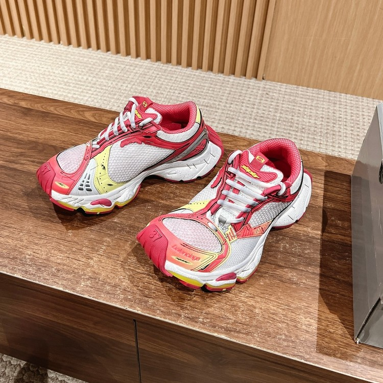 발렌시아가 스테이플러 스니커즈