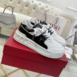 발렌티노 원스터드 스니커즈