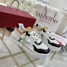발렌티노 원스터드 스니커즈