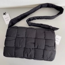 보테가 베네타 필로우 카세트 크로스 41