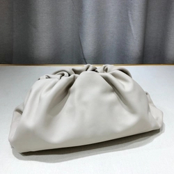 보테가 베네타 레더 파우치백