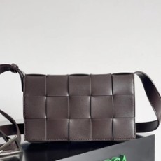 보테가베네타 인트레치아토 패러킷 카세트백