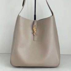 생로랑 LE5A7 호보백