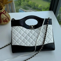 샤넬 31 미니 페이던트 카프스킨 골드 화이트