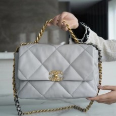 샤넬 19백 라지 골드 체인 램스킨 그레이