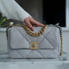 샤넬 19백 미디엄(스몰) 골드 체인 램스킨 그레이