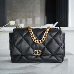 샤넬 19백 맥시 골드 체인 램스킨 블랙 골드