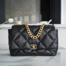 샤넬 19백 맥시 골드 체인 램스킨 블랙 골드