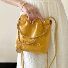 샤넬 22백 미니 카프스킨